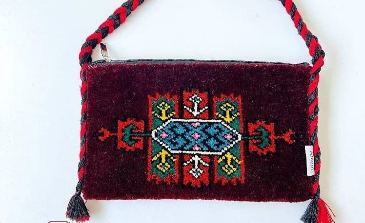 تصویر 2 از کیف گلیمی ترکمن با الگو های نمادین و بیان بصری پر قدرت